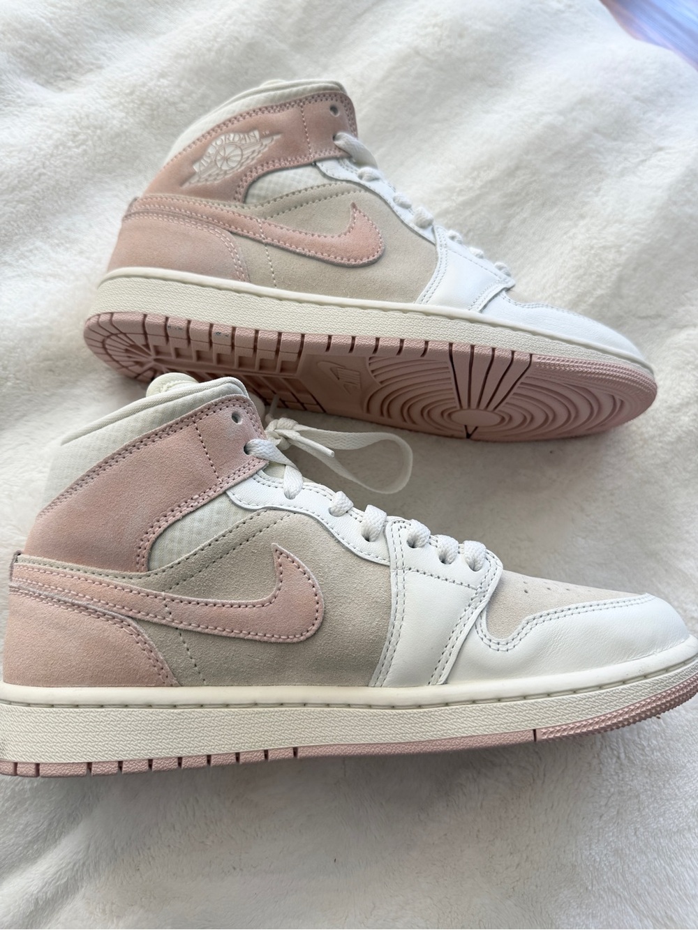 Women’s Air Jordan 1 Mid SE Sneakers